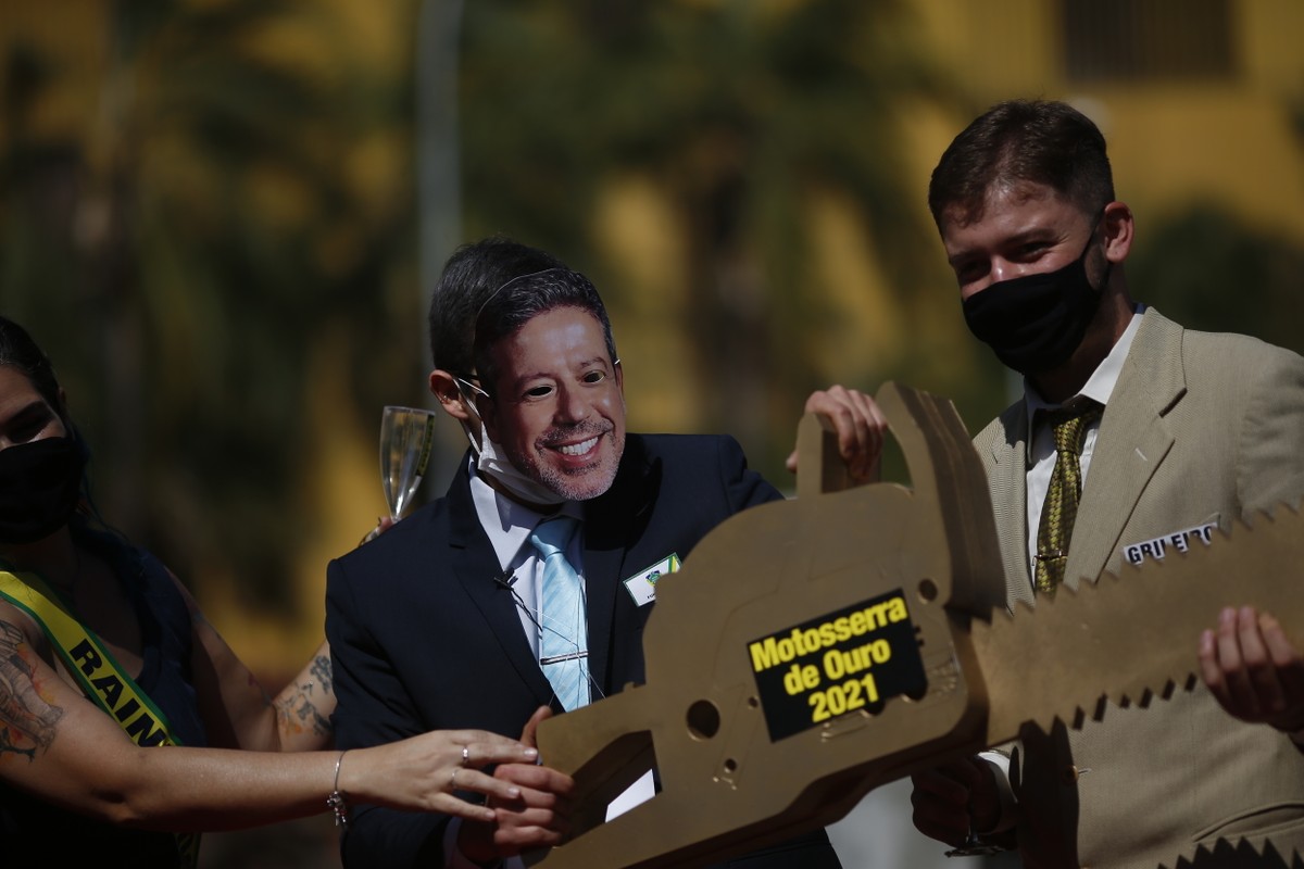 Arthur Lira é premiado com a 'Motosserra de Ouro 2021' em protesto do Greenpeace Brasil
