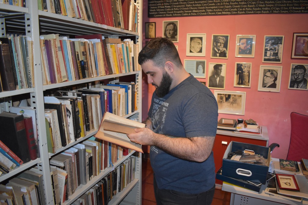 Daniel Fuentes é herdeiro dos direitos autorais de Hilda Hilst (Foto: Marcello Carvalho/G1)