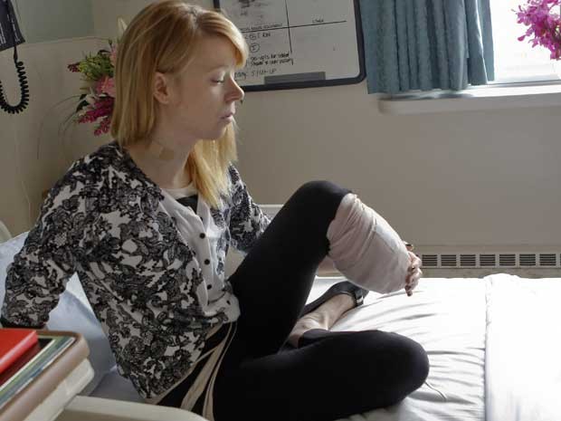 G1 - Bailarina que perdeu pé no ataque de Boston se recupera em hospital -  notícias em Mundo