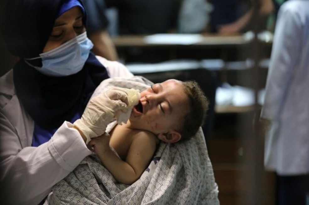 O pai do bebê não estava em casa no momento do ataque. 'Só tinha mulheres e crianças', disse ele. — Foto: Getty Images