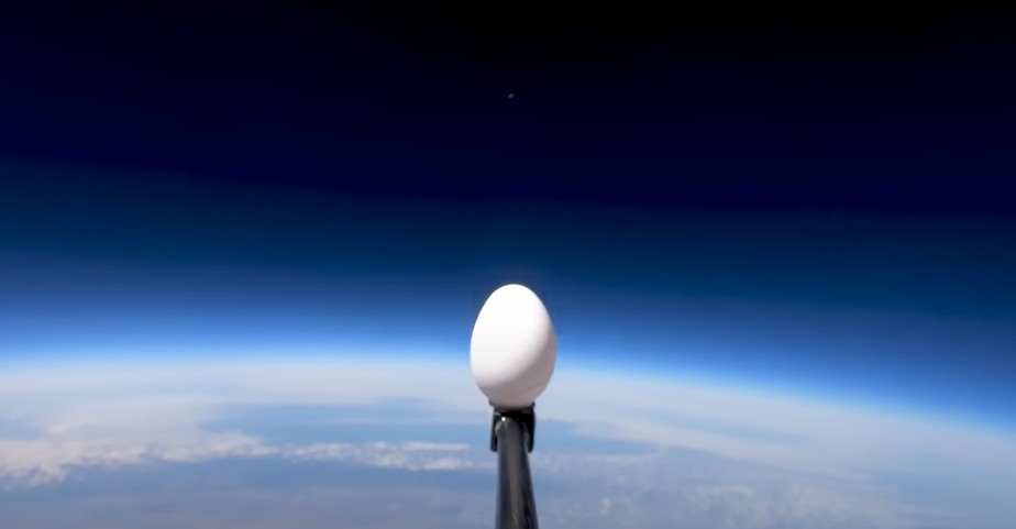 Engenheiro da Nasa faz experimento de jogar ovo do espaço - e ele não quebra