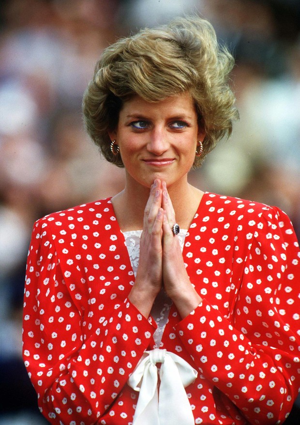 The Princess of Wales at the Guard's Polo Club, Smith's Lawn, Windsor, to present the trophy at the Cartier Polo Match, July 1988. (Photo by Jayne Fincher/Getty Images) (Foto: Getty Images)