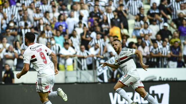 Calleri comemora gol do São Paulo contra o Ceará