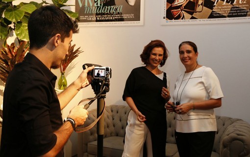 Andrea Dantas, diretora de QUEM, Marie Claire e customizadas, com Danilo Zepelim e Claudia Manhaes no Lounge QUEM/ Marie Claire