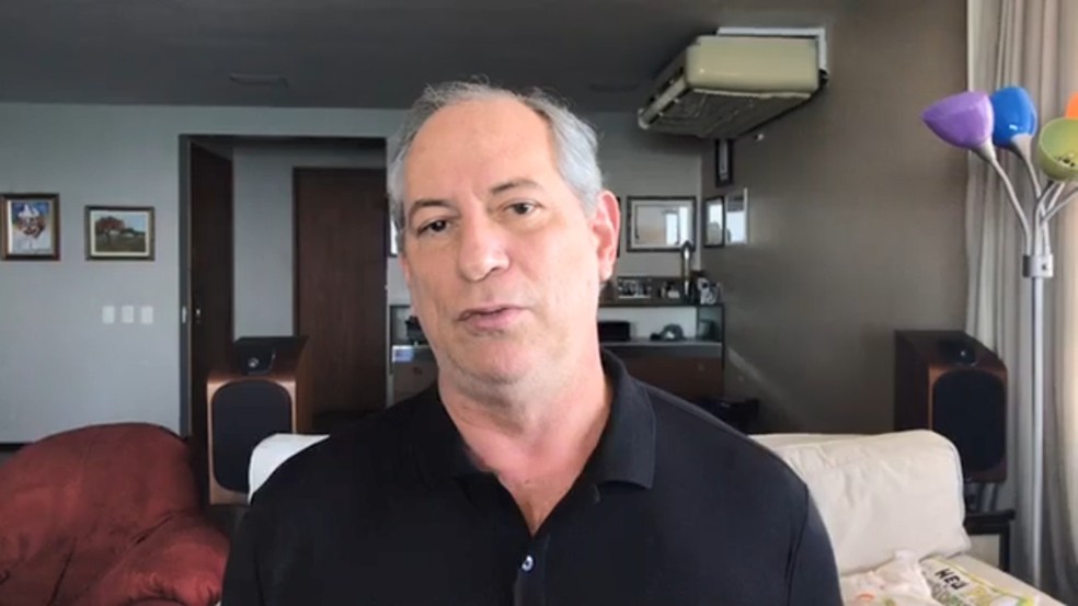 Ciro Gomes divulgou vÃ­deo no Facebook para dizer que nÃ£o quer tomar lado no 2Âº turno â Foto: ReproduÃ§Ã£o/Facebook
