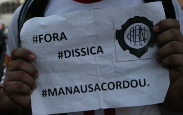 Cartazes de 'Fora Dissica' marcam presença nos protestos em Manaus ...