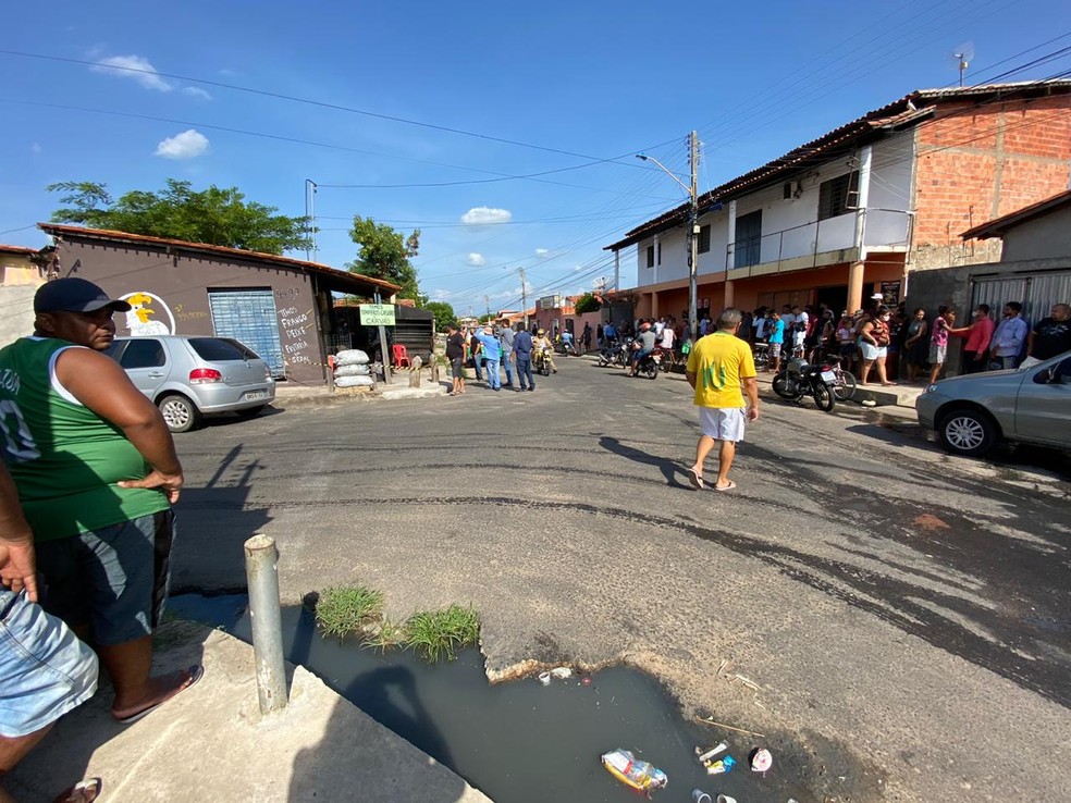 Jovem é morto com sete tiros na Zona Sudeste de Teresina — Foto: Aniele Brandão/TV Clube