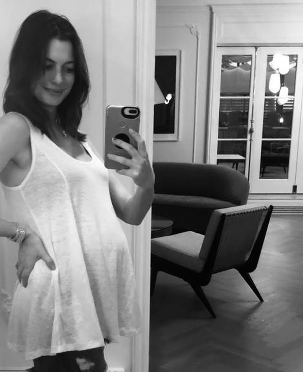 Anne Hathaway anuncia gravidez e dá recado sobre infertilidade | Pop & Arte  | G1