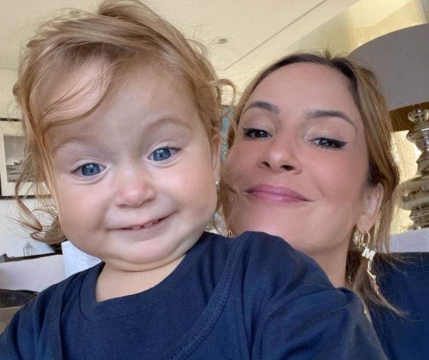 Claudia Leitte com a filha, Bela (Foto: Reprodução/Instagram)