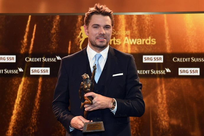 Stan Wawrinka recebe o prêmio de atleta do ano na Suíça (Foto: Reprodução / Facebook)