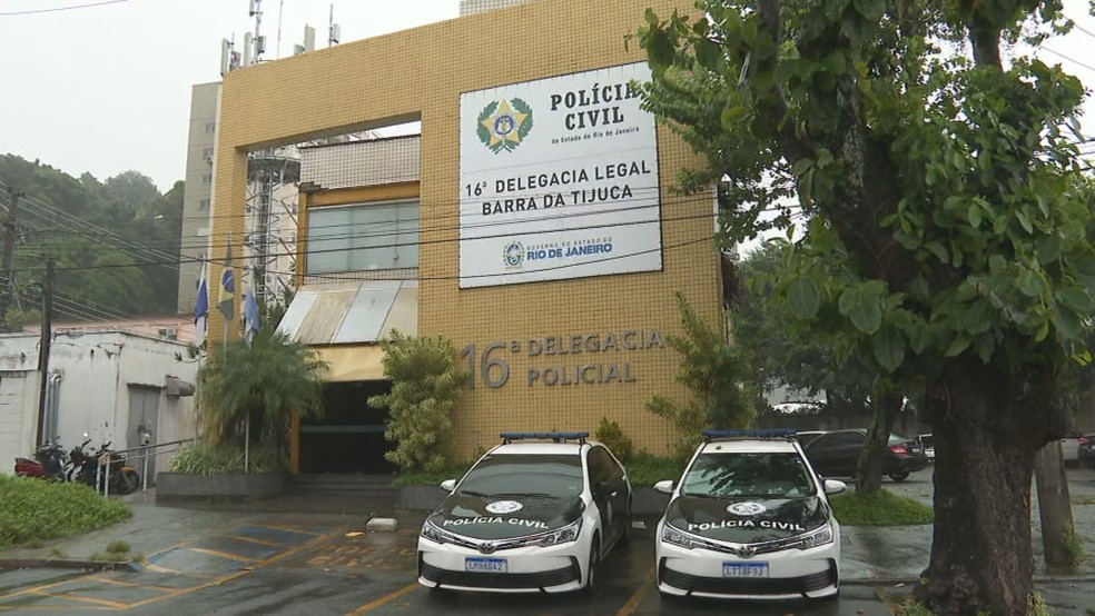 Abuso de menina em aula de surfe é investigado pela 16ª DP (Barra da Tijuca)  — Foto: Reprodução/ TV Globo