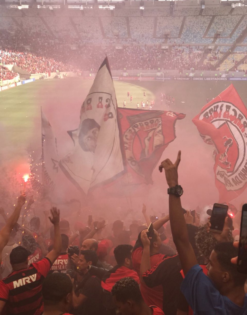 Com quase 50 mil torcedores, Flamengo faz treino aberto com festa no Maracanã