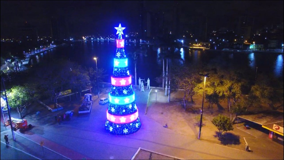 Árvore de Natal de 22 metros e painéis em LED é inaugurada em Campina  Grande | Paraíba | G1