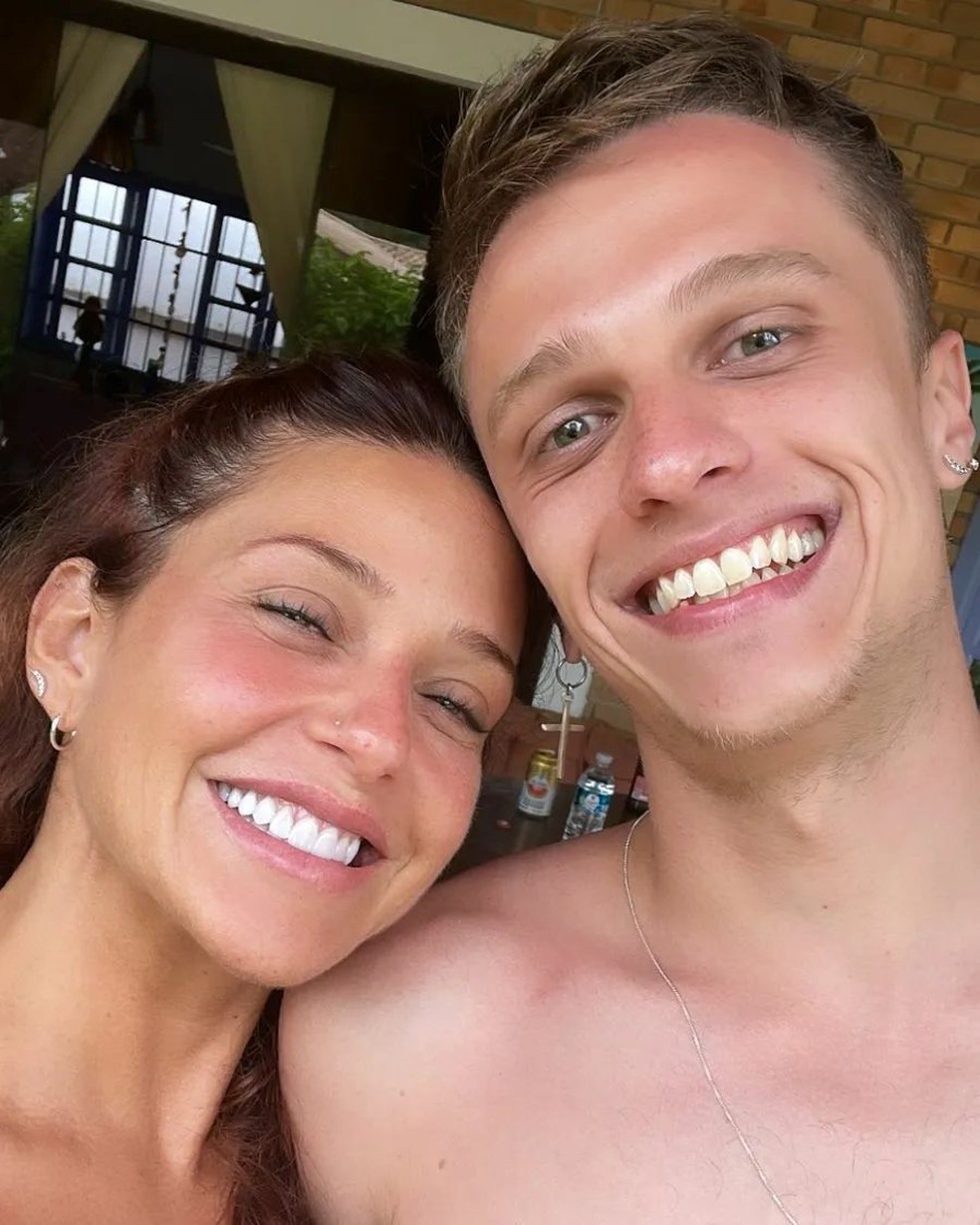 Priscila Sol diz que m&atilde;e n&atilde;o aceita seu namoro com jovem 18 anos mais novo  | Not&iacute;cias | Quem