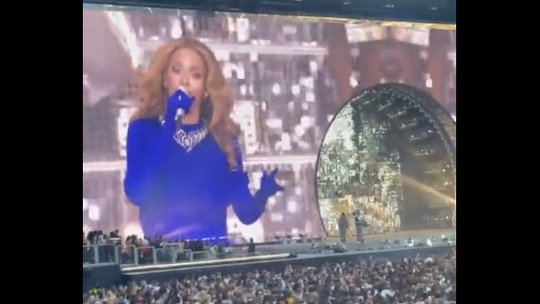 Beyoncé homenageia Tina Turner durante o show de Londres; assista