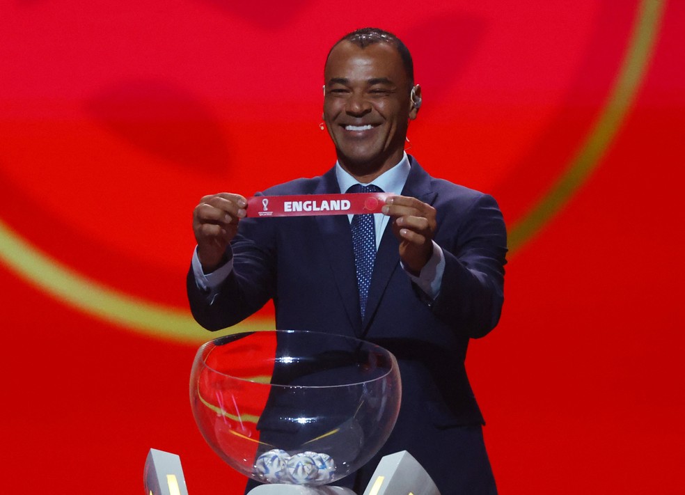 Cafu durante o sorteio de grupos da Copa do Mundo do Catar — Foto: REUTERS/Kai Pfaffenbach