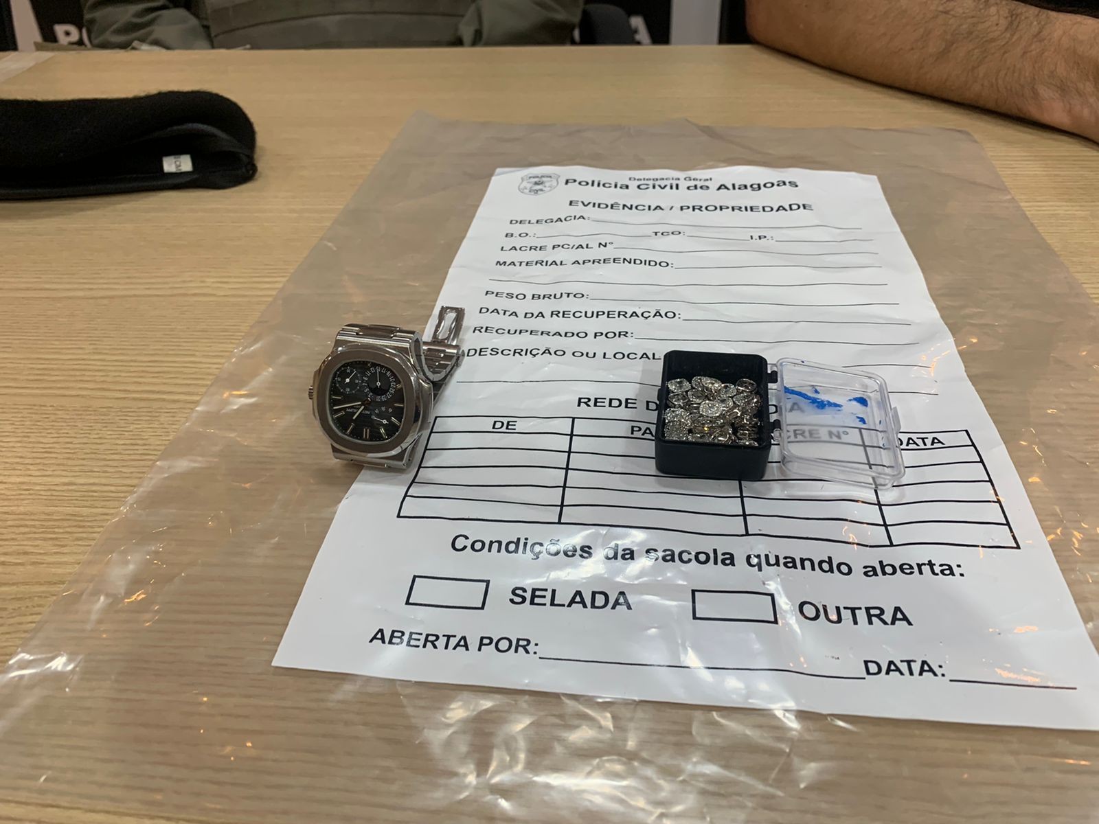 Carlinhos Maia: diamantes e relógios furtados do apartamento de influenciador são recuperados