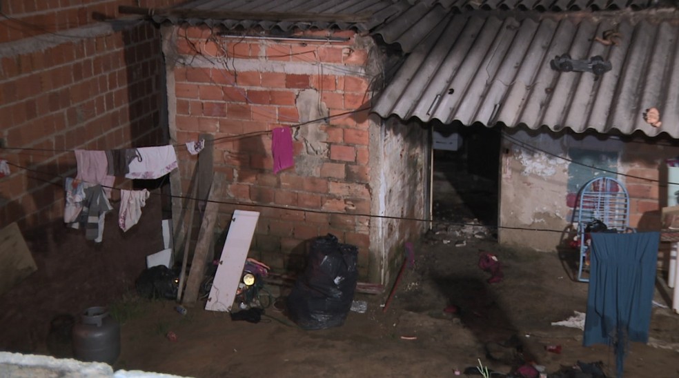 Homem coloca fogo na casa da ex-mulher, em tentativa de feminicídio.  — Foto: Reprodução EPTV