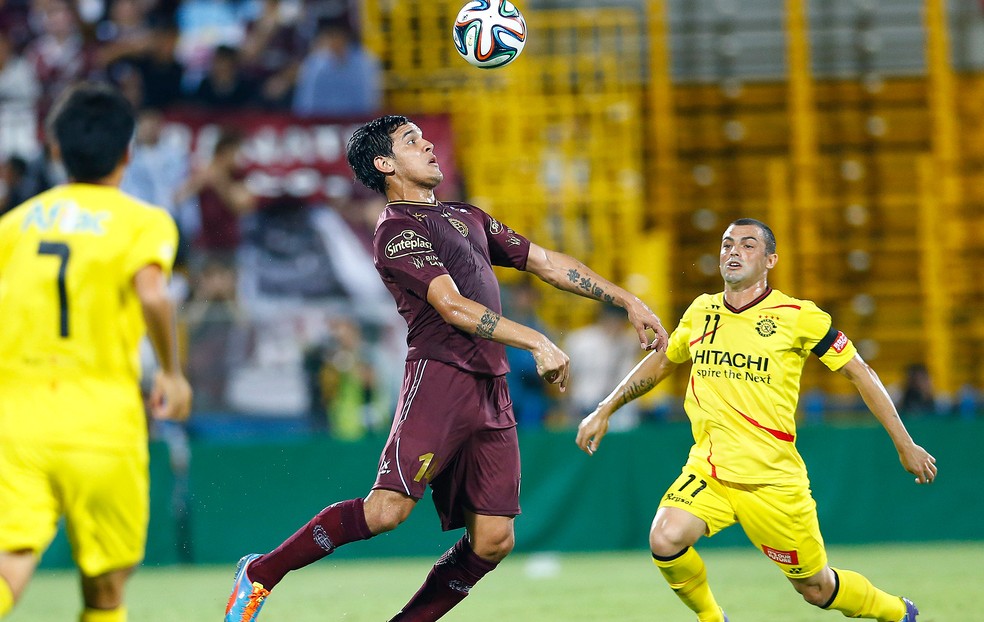 Gustavo Gomez teve passagem pelo Lanús antes de ir para o futebol italiano (Foto: AP )