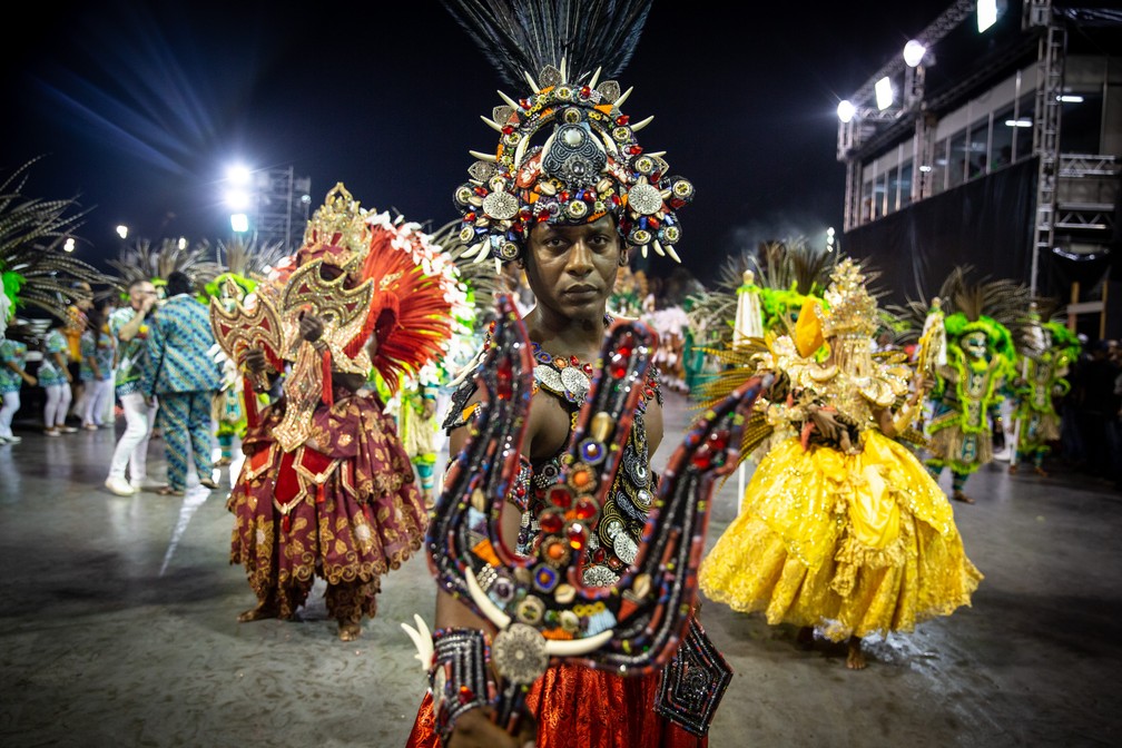 ComissÃ£o de frente da Mancha Verde mostra a festa da chegada da princesa do Congo â Foto: Fabio Tito/G1