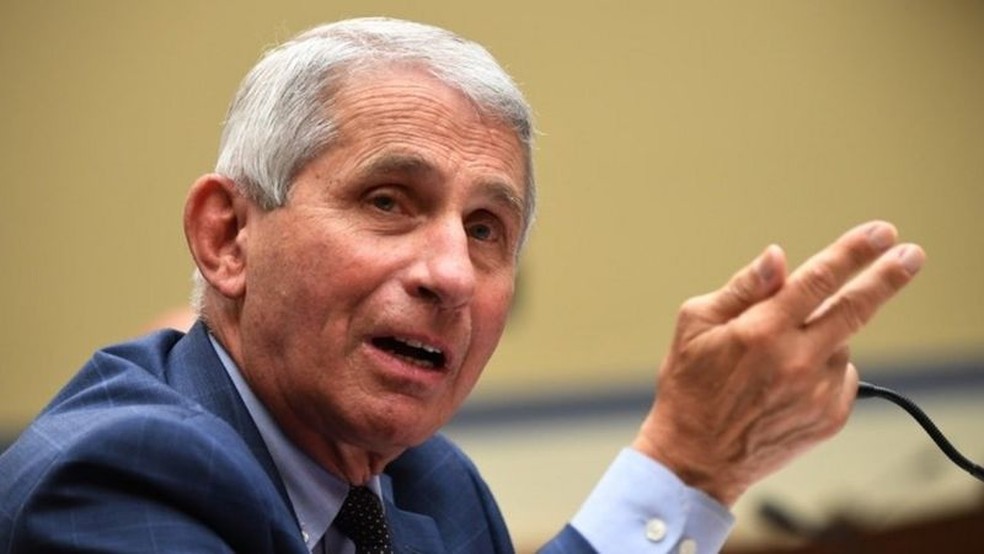 Anthony Fauci afirma que vacinas dificilmente devem acabar com a pandemia em pouco tempo — Foto: EPA via BBC