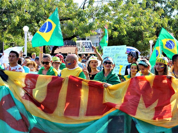 Protesto contra governo e corrupção reuniu manifestantes em Manaus (Foto: Diego Toledano/G1 AM)