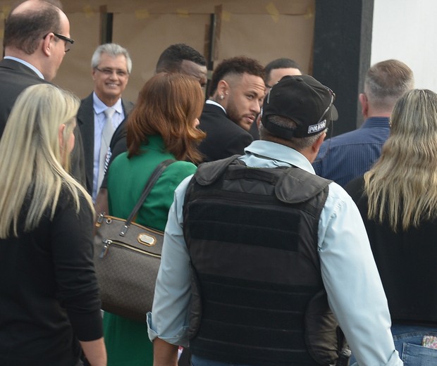 Neymar Jr. chega para depor em São Paulo (Foto: Francisco Cepeda/AgNews)