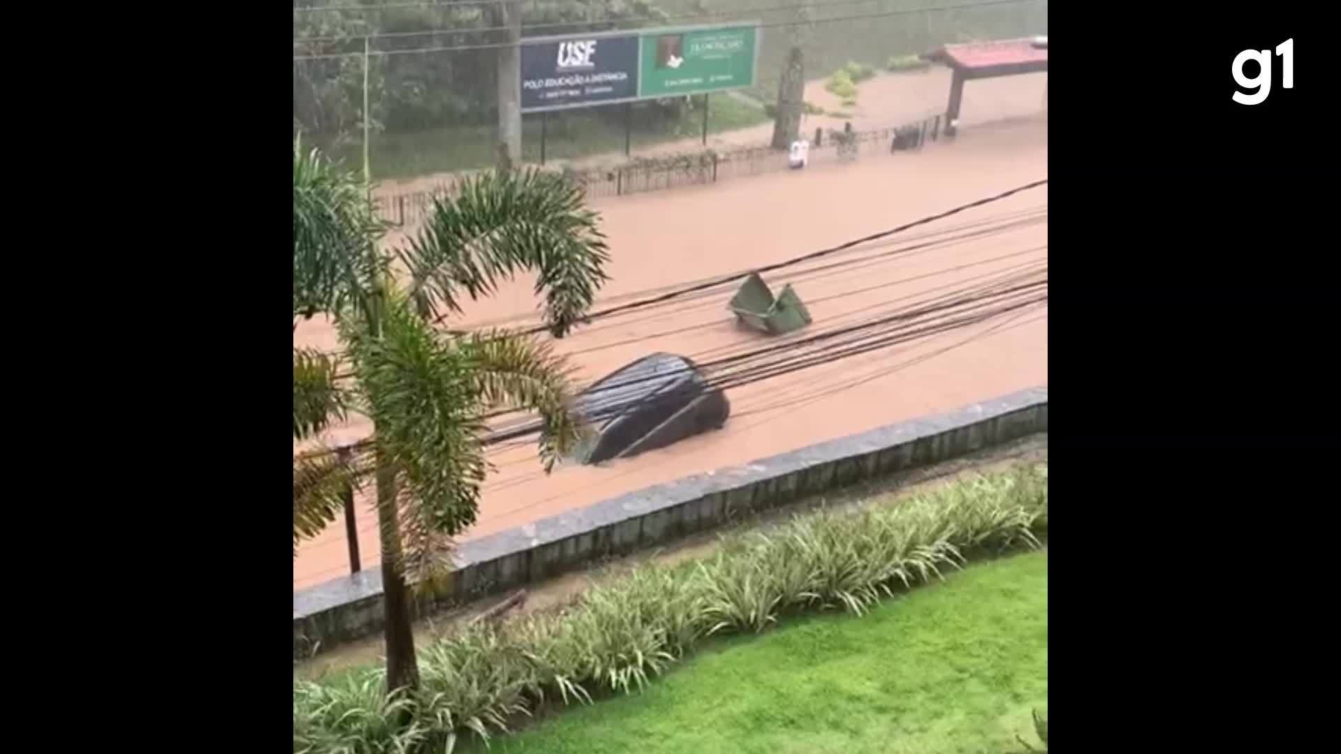 VÍDEOS: Chuva volta causar inundações em Petrópolis