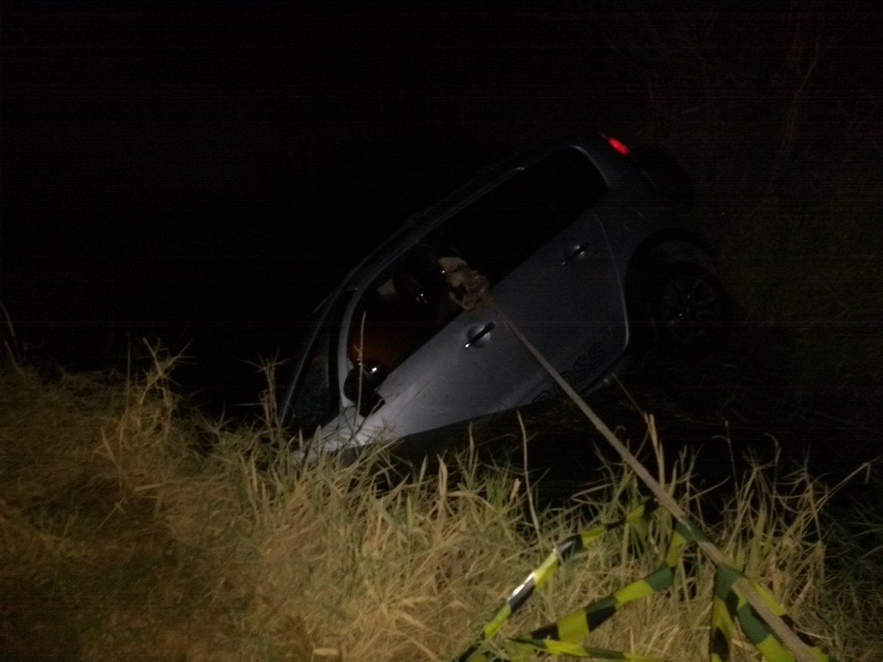 Duas mulheres e um beb&ecirc; morrem em acidente de carro em Lagoinha &mdash; Foto: Diogo Carvalho/Vanguarda Rep&oacute;rter