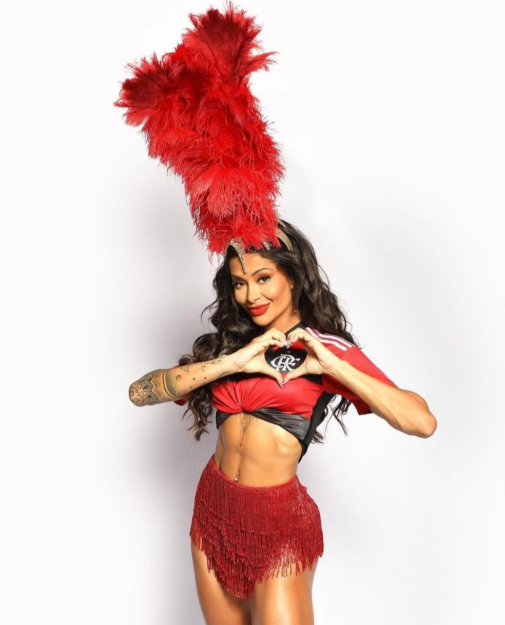Aline Campos &eacute; musa do Flamengo &mdash; Foto: Reprodu&ccedil;&atilde;o/ Instagram