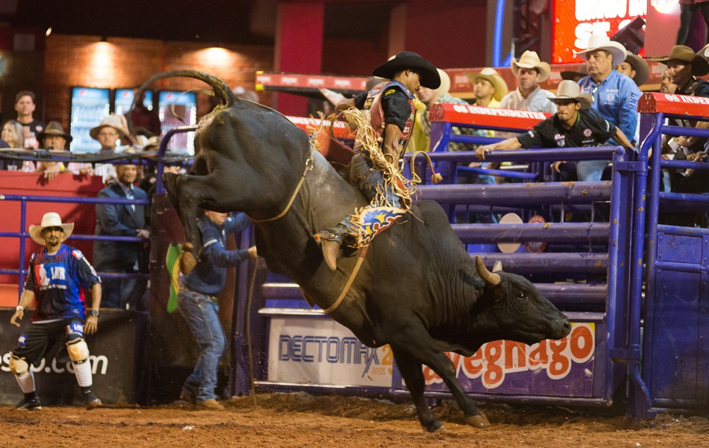 Barretos 2018 Peões abrem Rodeio Internacional; FOTOS Festa do Peão