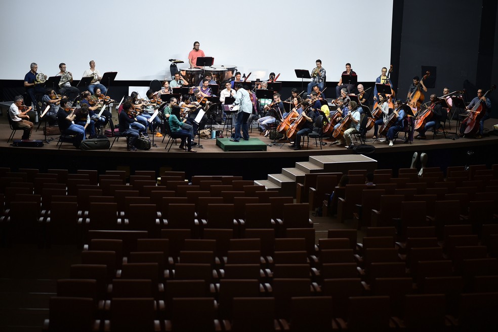 Orquestra Sinfônica do Teatro Nacional faz ensaio no Cine Brasília (Foto: Andre Borges/Agência Brasília)