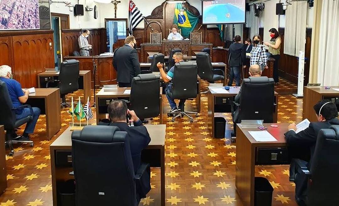Câmara aprova multa de R$ 15 mil para coibir festas durante pandemia em Bauru