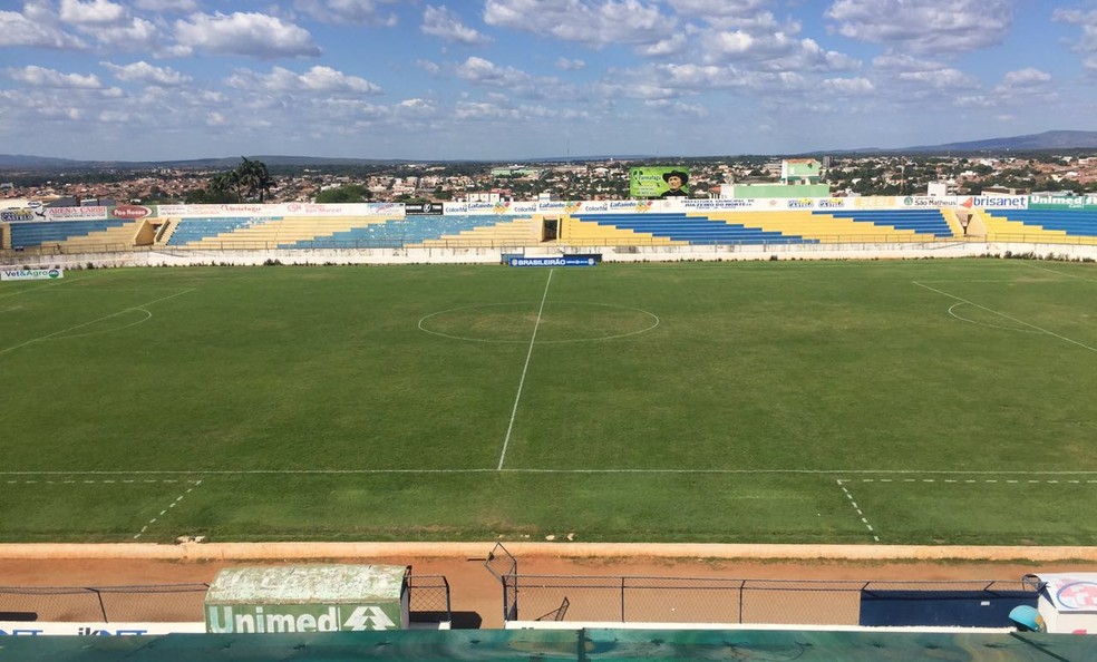 Estádio Romeirão recebeu partida controversa entre Crato x União (Foto: André Ráguine / GloboEsporte.com)