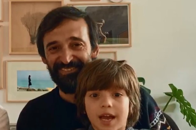 Julio Andrade com o filho, Joaquim (Foto: Reprodução)
