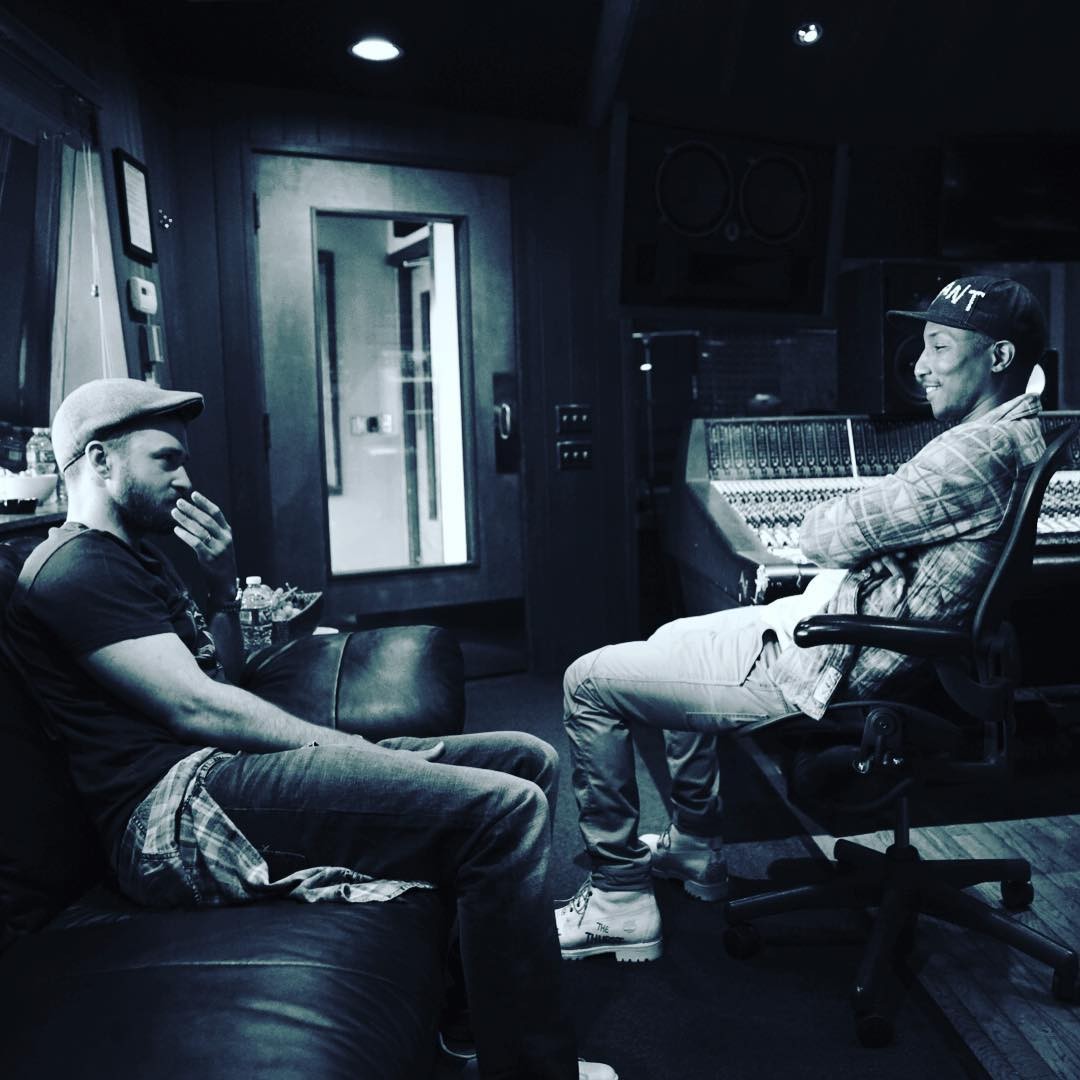 Justin Timberlake e Pharrell Williams em estúdio: novo disco a caminho? (Foto: Reprodução)