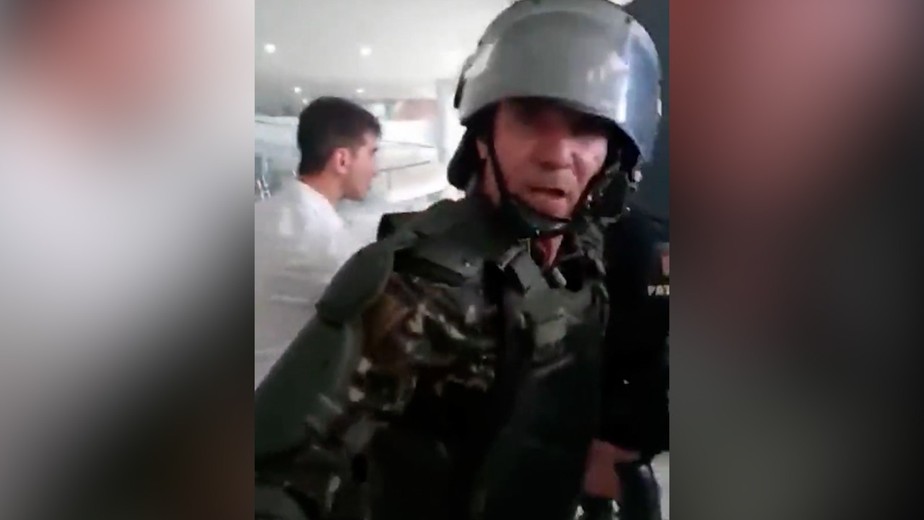 Vídeo mostra militar discutindo com PMs no Planalto durante invasão de bolsonaristas golpistas