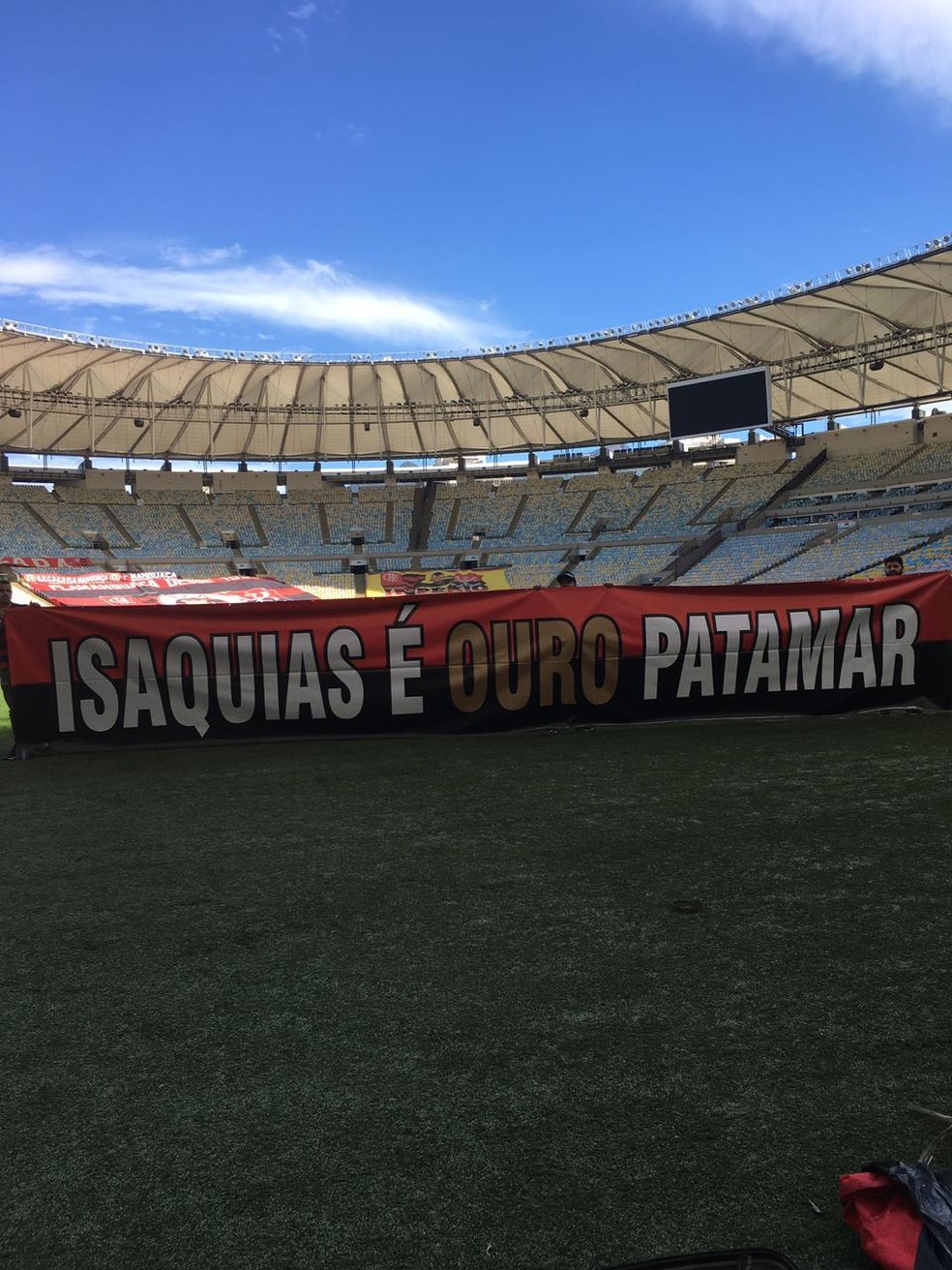 Isaquias Queiroz homenageado pela torcida do Flamengo &mdash; Foto: Divulga&ccedil;&atilde;o