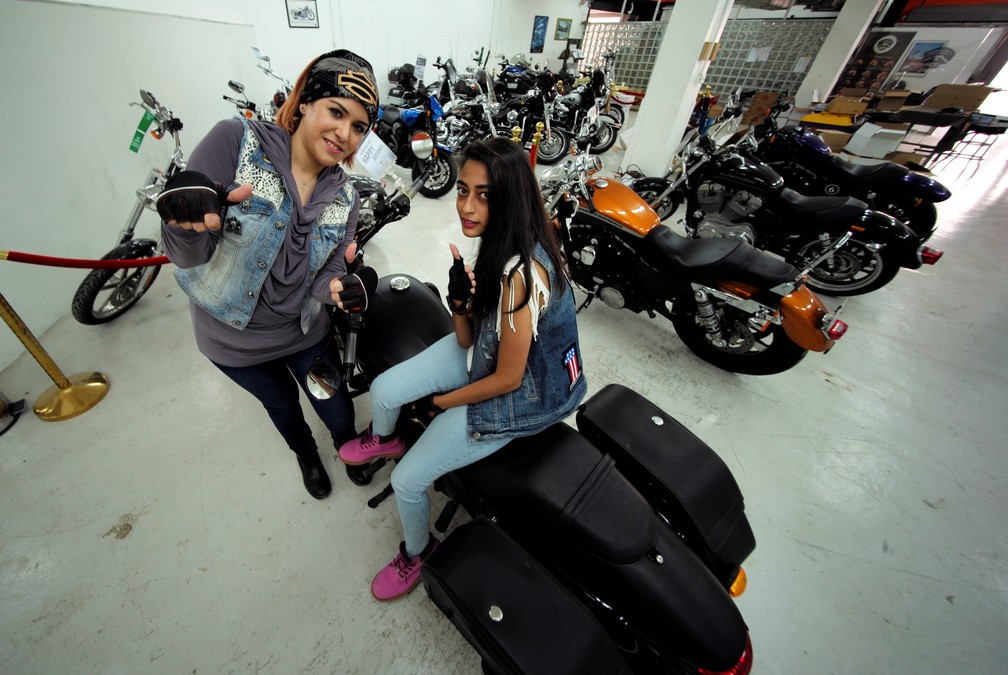 Mulheres estão ansiosas para começar a andar de moto na Arábia Saudita (Foto: Hamad I Mohammed/Reuters)