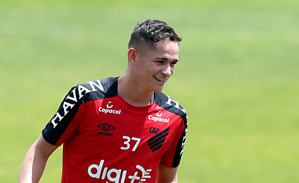 Khellven, lateral do Athletico — Foto: Albari Rosa/Gazeta do Povo