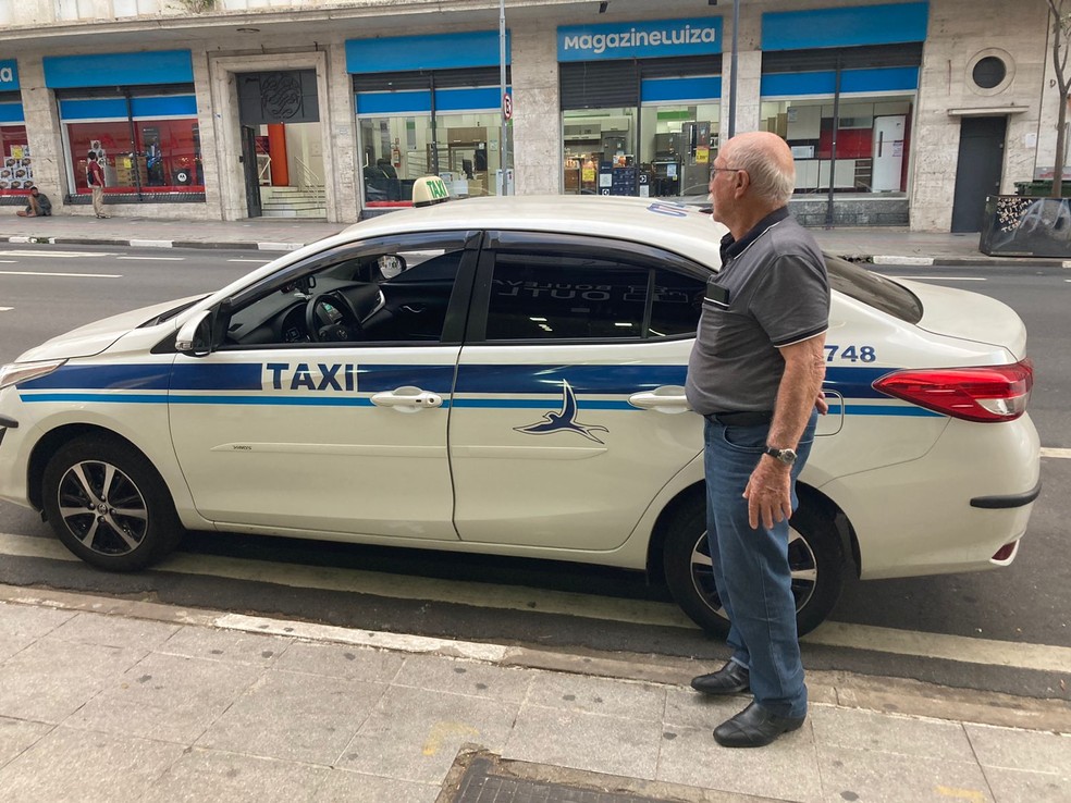 Taxista em Campinas — Foto: Giovanna Adelle/g1