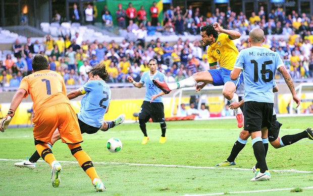 Fred gol Brasil jogo Uruguai (Foto: Getty Images)