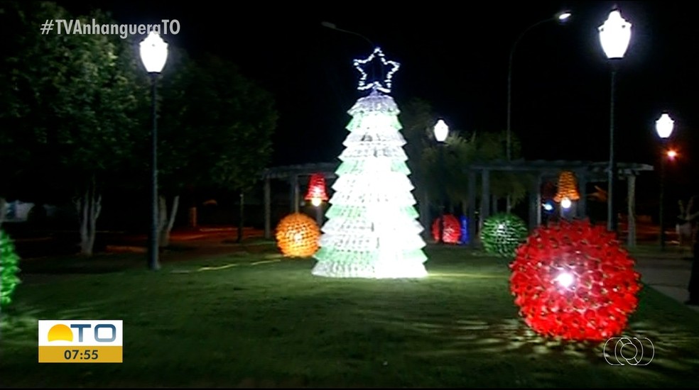 Voluntários usam mais de 7 mil garrafas pet para criar decoração de Natal e  enfeitar cidade no norte do TO | Tocantins | G1