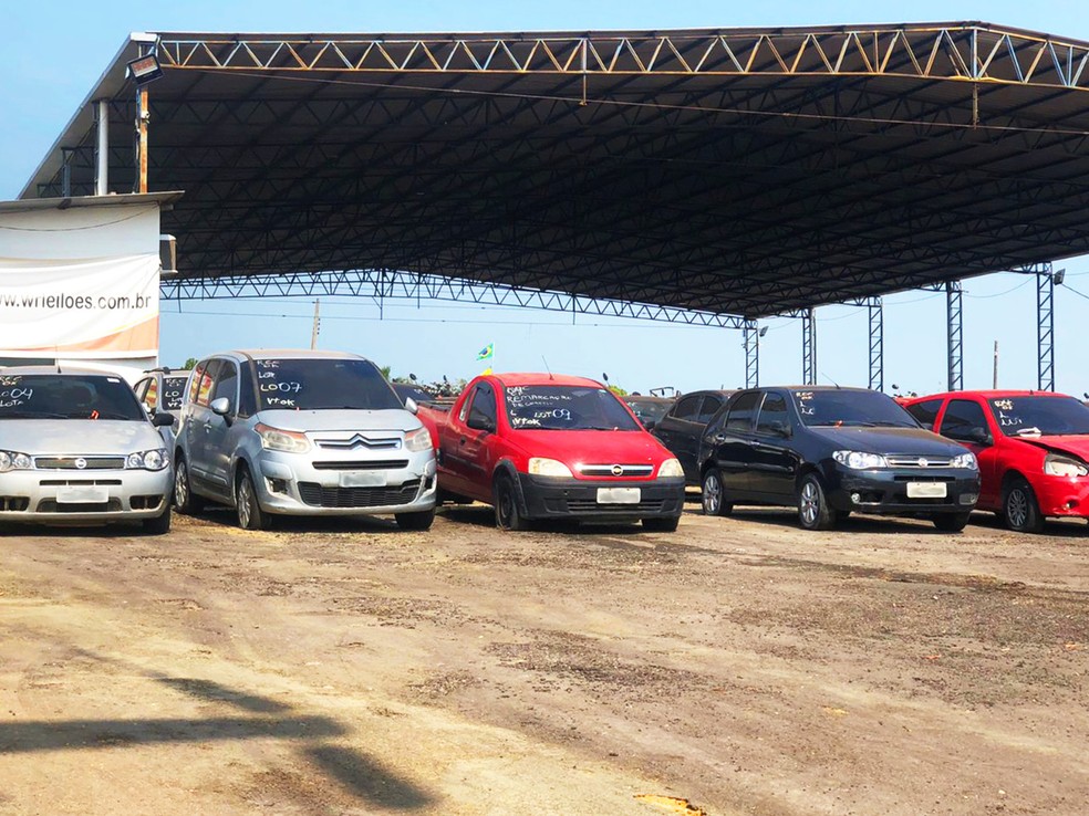 Carros disponíveis para leilão do Detran-AM — Foto: Divulgação/Detran-AM