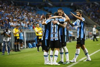 Maicon prevê briga com Inter por liderança e quer mata-mata na Arena