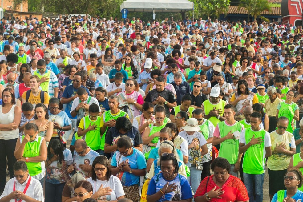 Fiéis em oração (Foto: Tiago Oliveira/Santuário Nossa Senhora das Candeias)