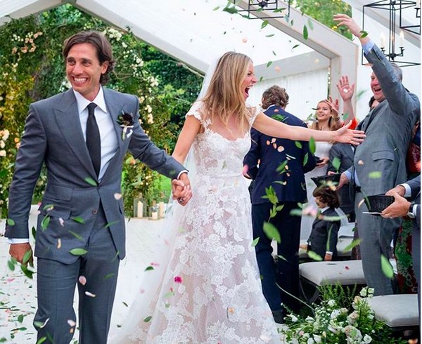 Uma foto da cerimônia de casamento da atriz Gwyneth Paltrow com o produtor de cinema e TV Brad Falchuk (Foto: Instagram)
