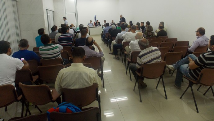 Reunião do conselho do Bahia (Foto: Thiago Pereira)