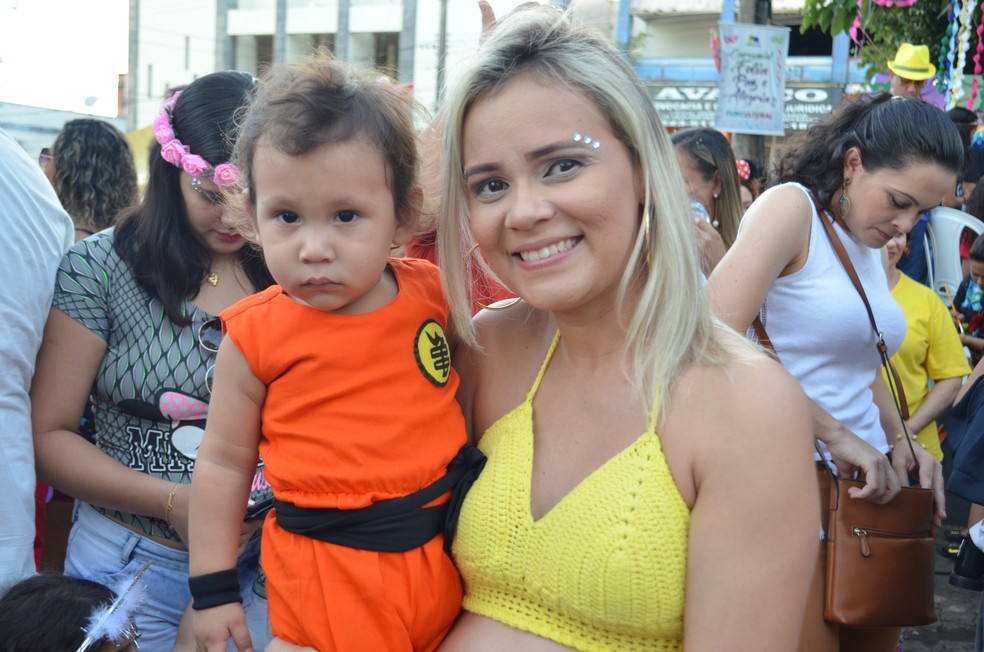 Ana Paula levou o Gabriel, de 1 ano, vestido de Goku  (Foto: Hosana Morais/G1)