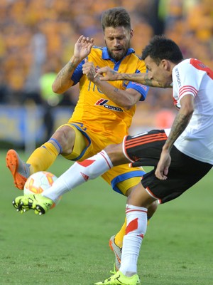 Rafael Sobis e Vangioni; Tigres x River Plate; Libertadores (Foto: EFE)